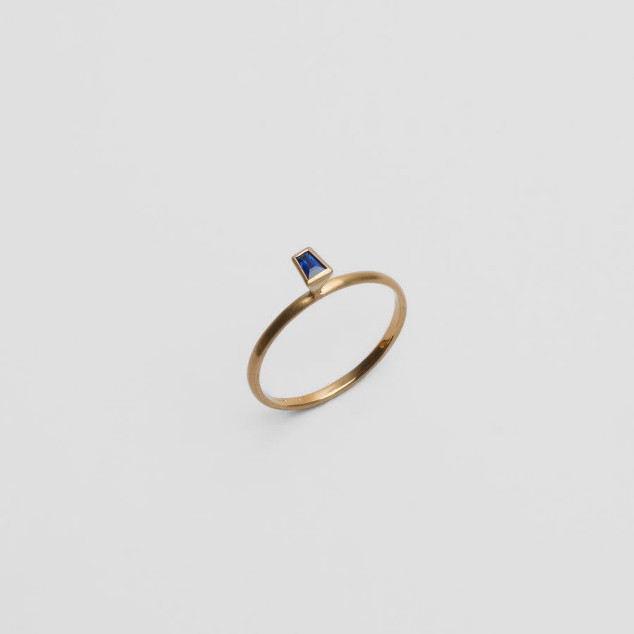 Taper Sapphire ring (5.5×3mm)