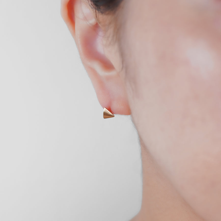 Marquise Sapphire pierced earring(5×3mm / Horizontal)