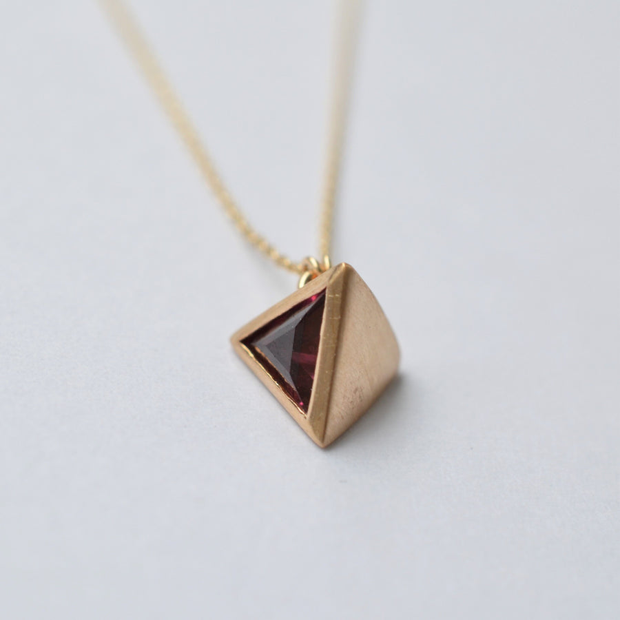 Equilateral triangle Rhodolite Garnet necklace (5mm)