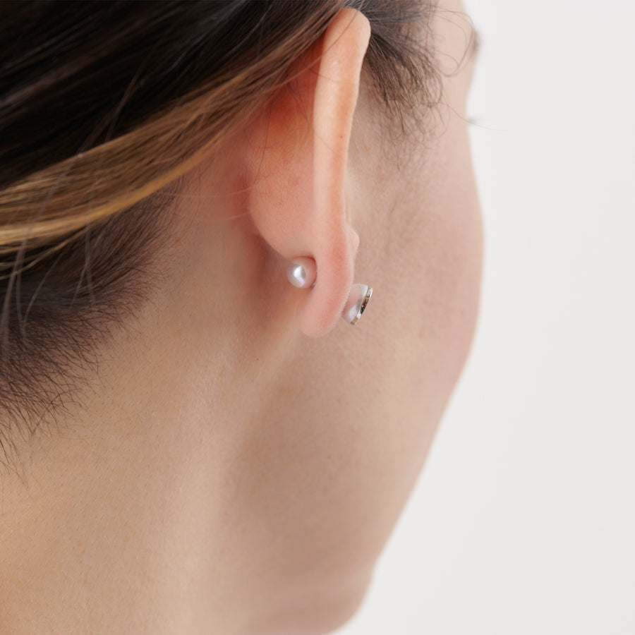 Half pearl × K18WG pierced earring (Horizontal /Akoya pearl clasp)