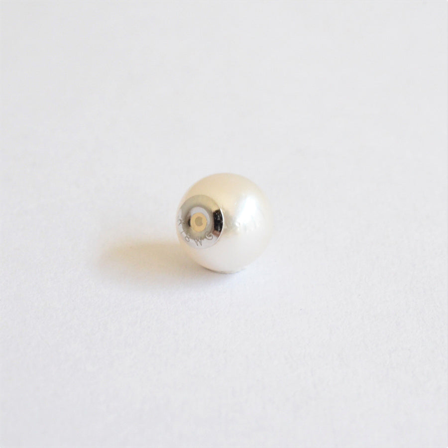 Half pearl × K18WG pierced earring (Horizontal /Akoya pearl clasp)