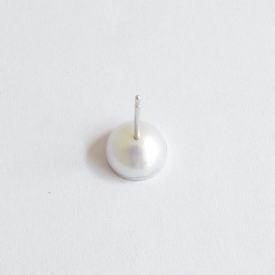 Half  pearl × K18WG pierced earring (Horizontal / K18WG sphere clasp)