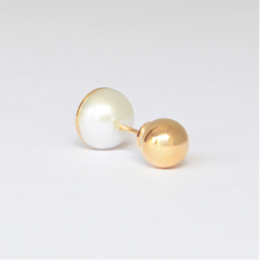 Half pearl × K18 pierced earring (Horizontal / K18 sphere clasp)