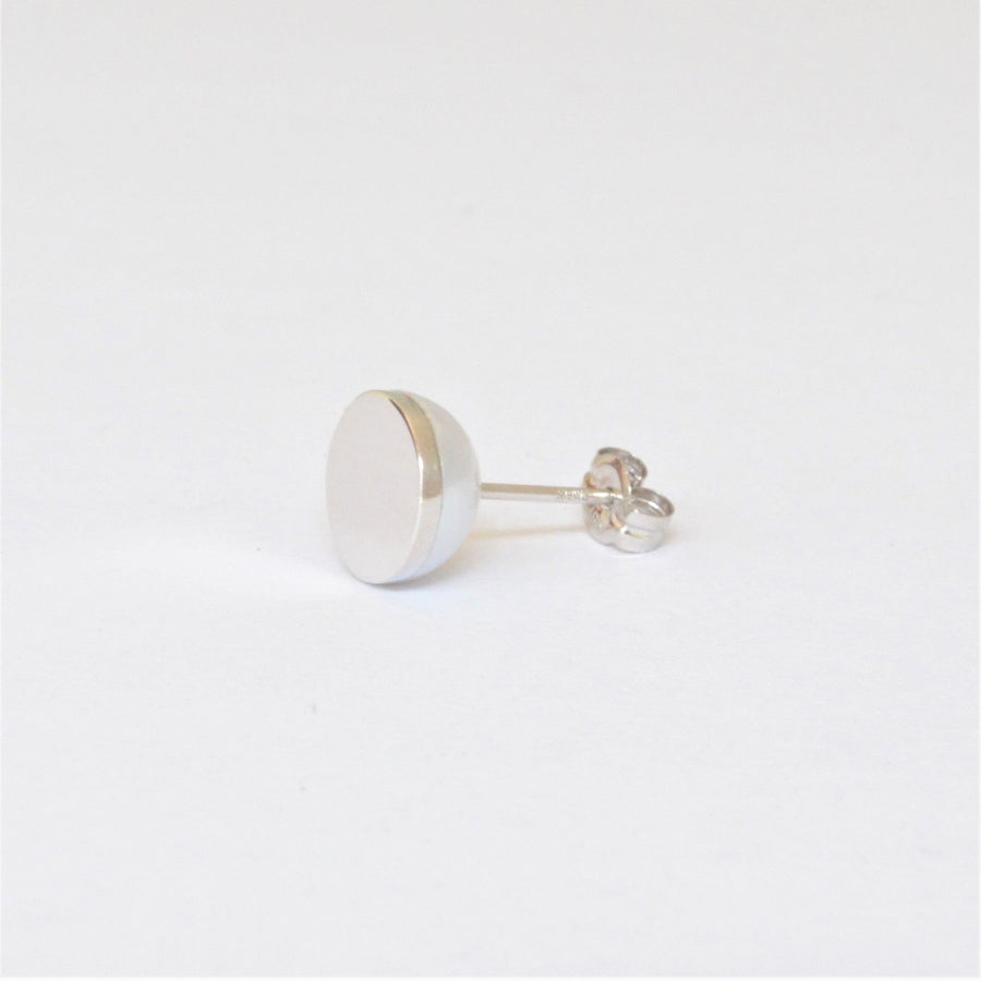 Half pearl × K18WG pierced earring (Horizontal / K18WG basic clasp)