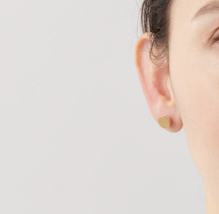 Half pearl × K18 pierced earring (Horizontal / K18 basic clasp)