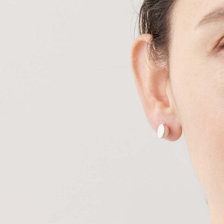 Half pearl × K18WG pierced earring (Diagonal /Akoya pearl clasp)