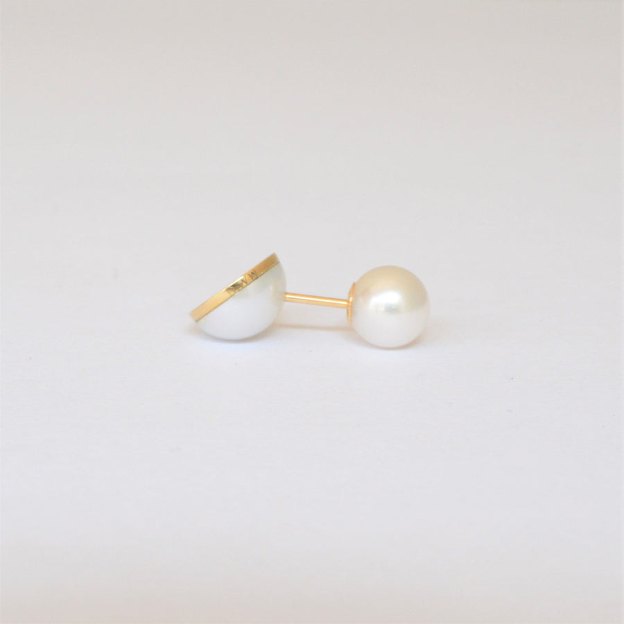 Half pearl × K18 pierced earring (Diagonal /Akoya pearl clasp)