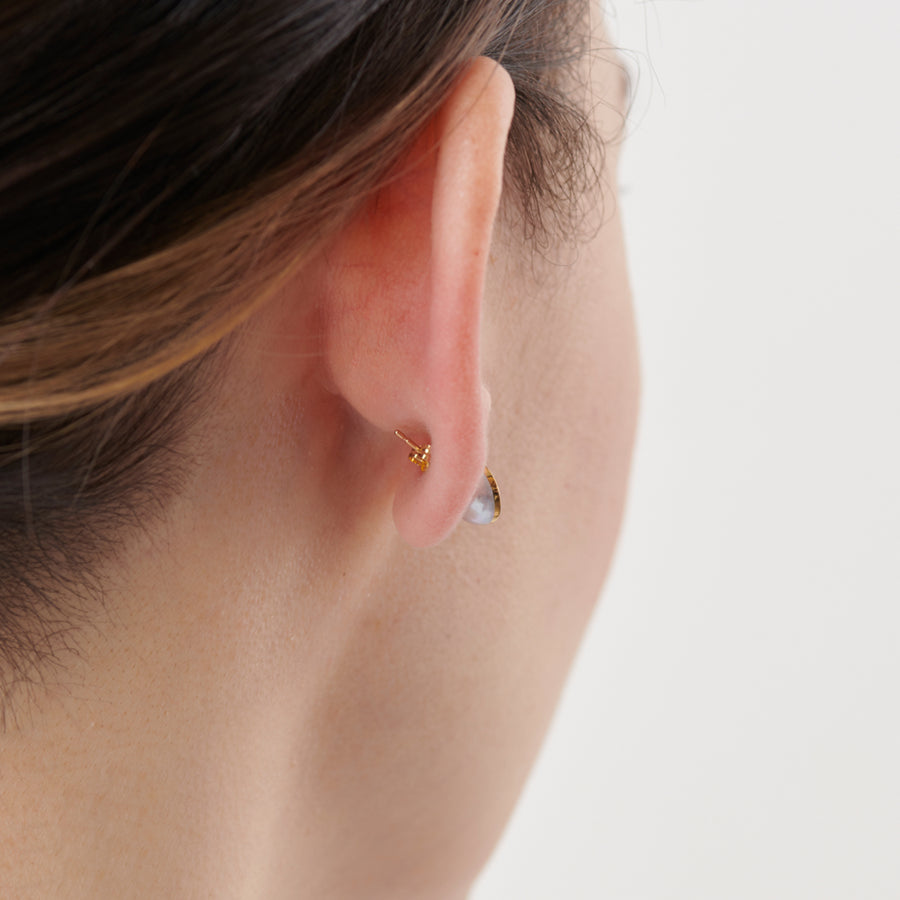 Half pearl × K18 pierced earring (Diagonal / K18 basic clasp)