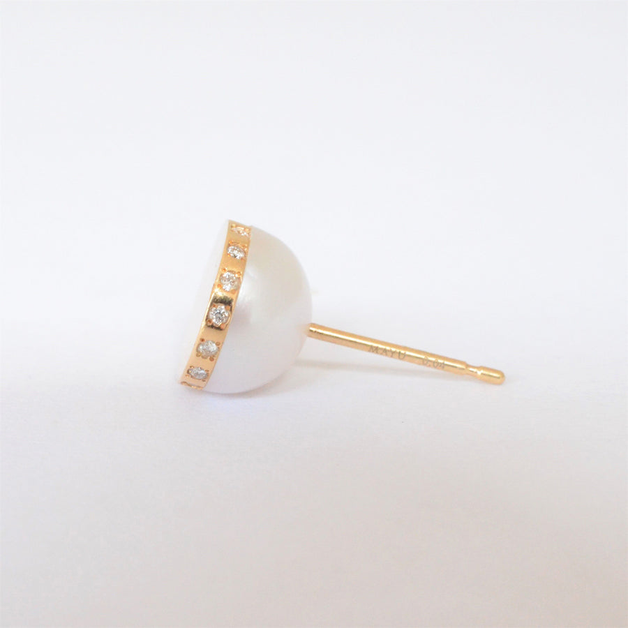 Half pearl × Diamond pierced earring (Horizontal / K18 sphere clasp)