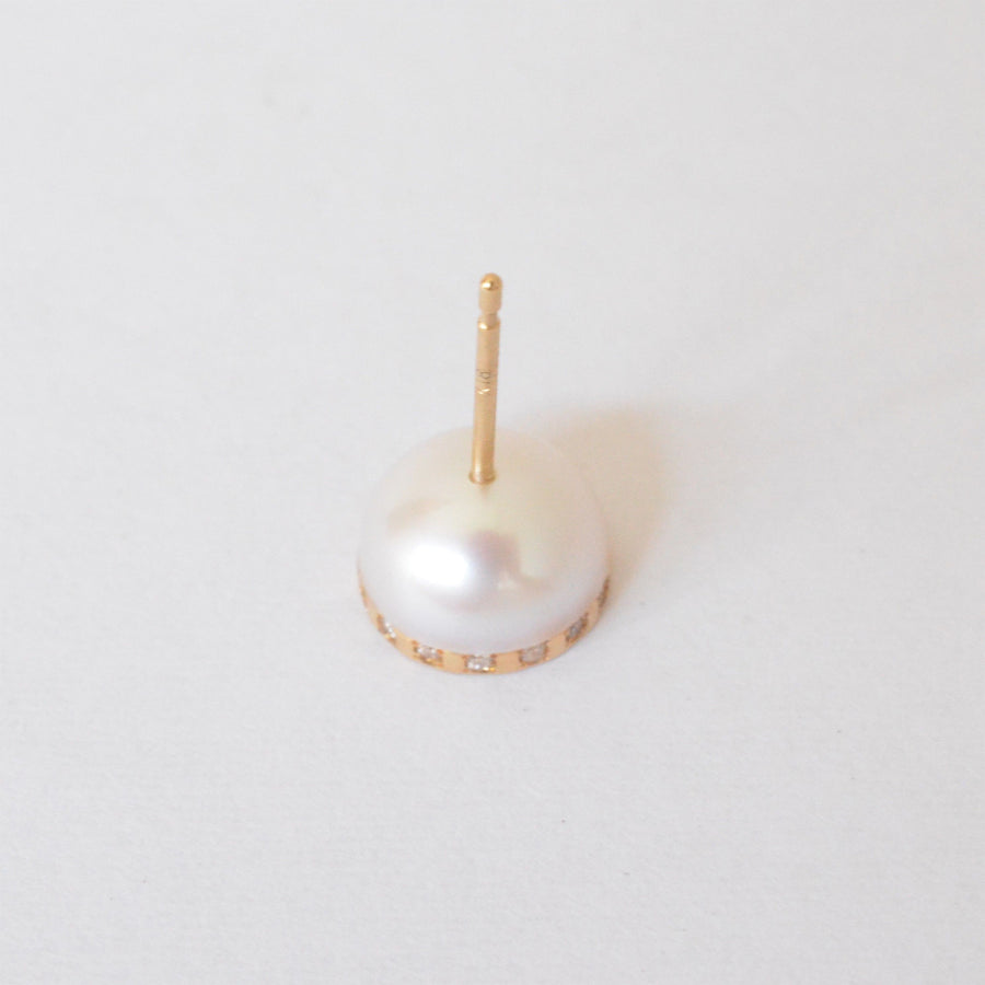 Half pearl × Diamond pierced earring (Horizontal / K18 basic clasp)