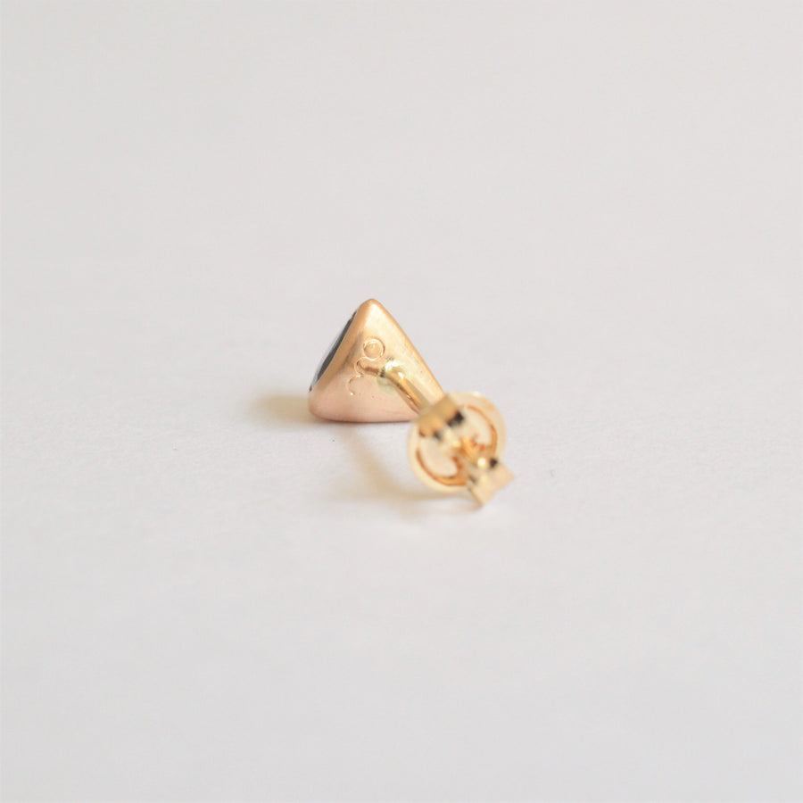 Pear shape Sapphire pierced earring (4×3 ㎜ / horizontal)