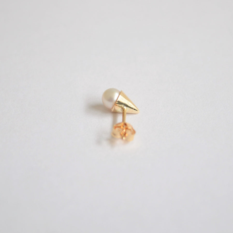 Freshwater pearl pierced earring (4mm / horizontal)