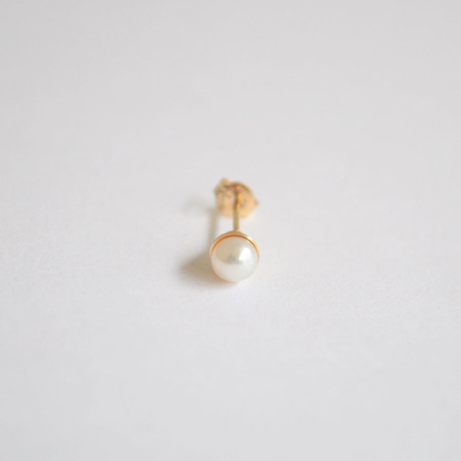 Freshwater pearl pierced earring (4mm / vertical)